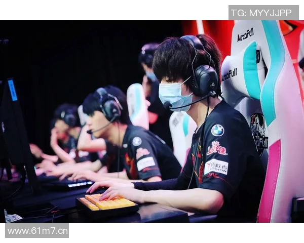 独家解析FPX战队比赛经验与其他战队的深度对比分析